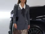 Gaya Ikonik J.Lo: Jennifer Lopez Beri Sentuhan Kilau pada Setelan Rok Klasik di Los Angeles Gaya Ikonik J.Lo: Jennifer Lopez Beri Sentuhan Kilau pada Setelan Rok Klasik di Los Angeles